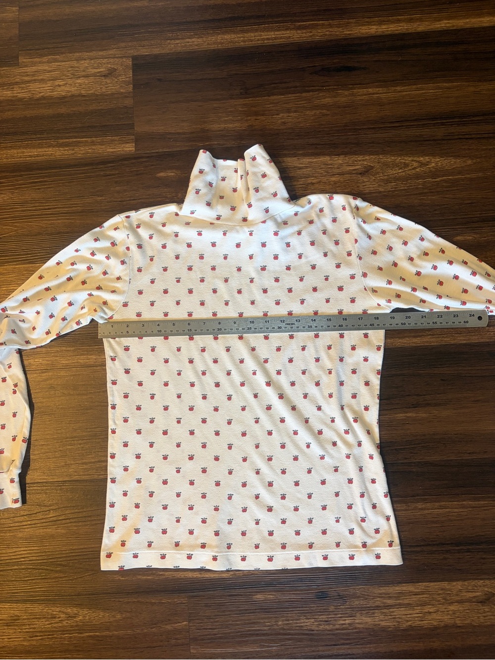 FREE Vintage White Turtleneck Top with Red Apple Print - Picture 7 of 12